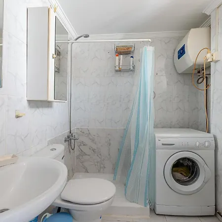 1 Bedroom Stunning In Apartment *